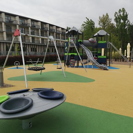 Holiday Inn Resort Warsaw Jozefow By Ihg Bagian luar foto