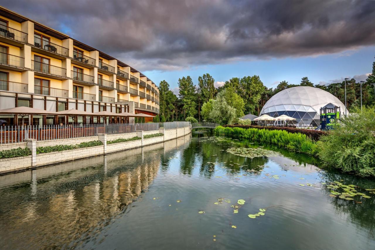 Holiday Inn Resort Warsaw Jozefow By Ihg Bagian luar foto