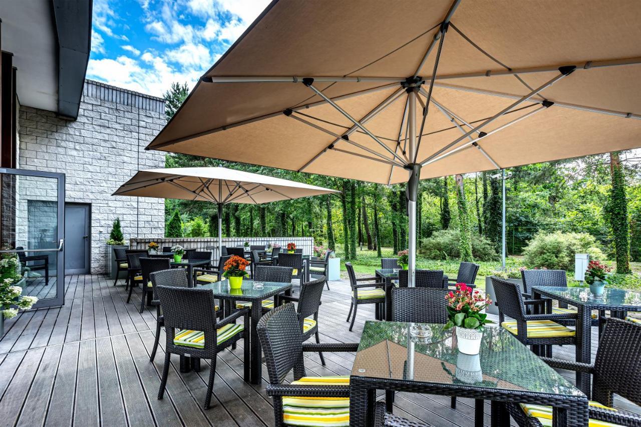 Holiday Inn Resort Warsaw Jozefow By Ihg Bagian luar foto