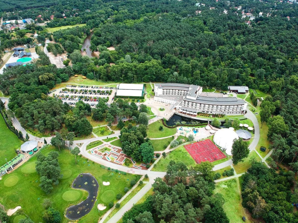 Holiday Inn Resort Warsaw Jozefow By Ihg Bagian luar foto
