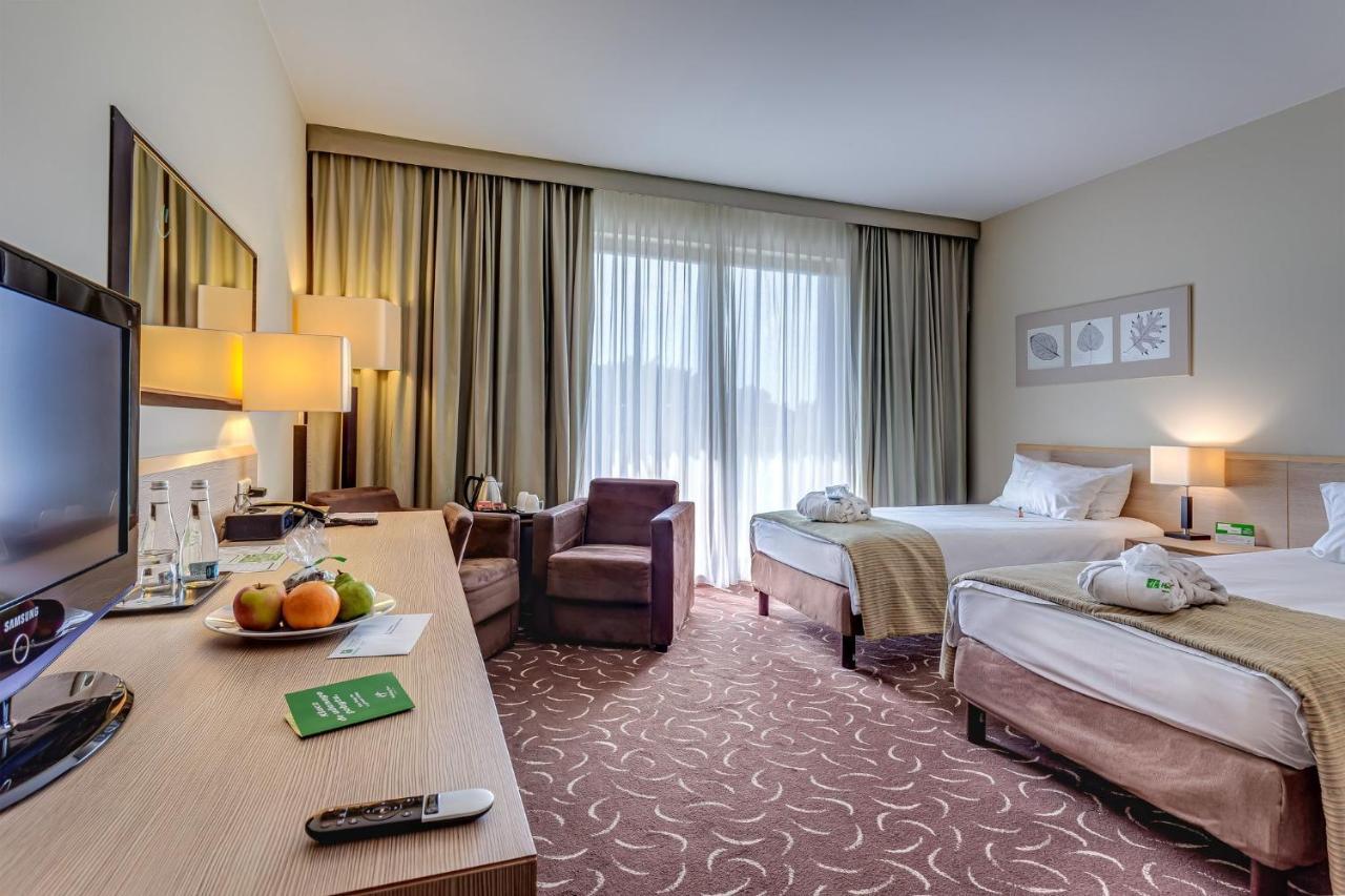 Holiday Inn Resort Warsaw Jozefow By Ihg Bagian luar foto