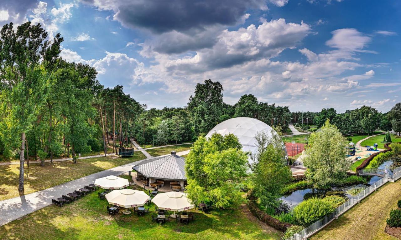 Holiday Inn Resort Warsaw Jozefow By Ihg Bagian luar foto