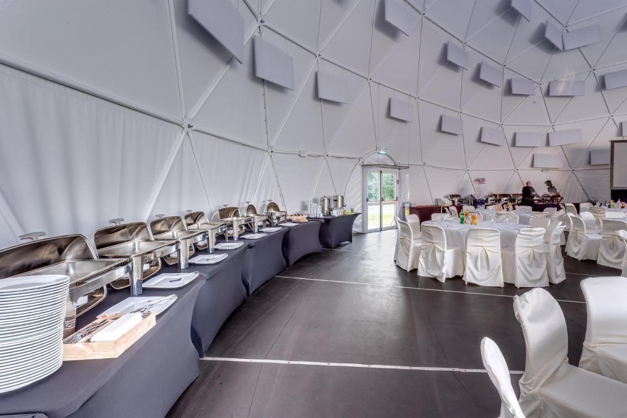 Holiday Inn Resort Warsaw Jozefow By Ihg Bagian luar foto