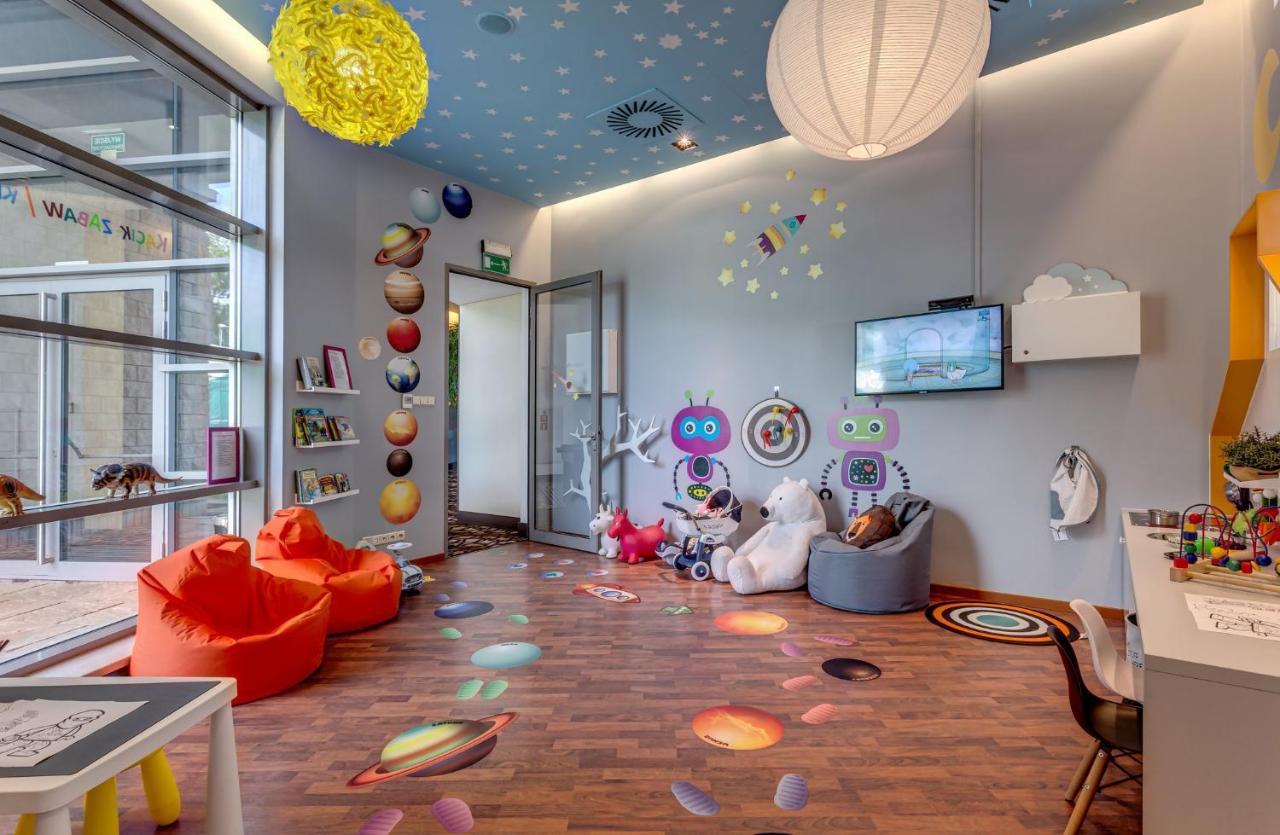 Holiday Inn Resort Warsaw Jozefow By Ihg Bagian luar foto