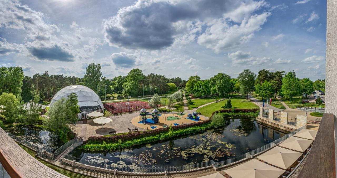Holiday Inn Resort Warsaw Jozefow By Ihg Bagian luar foto