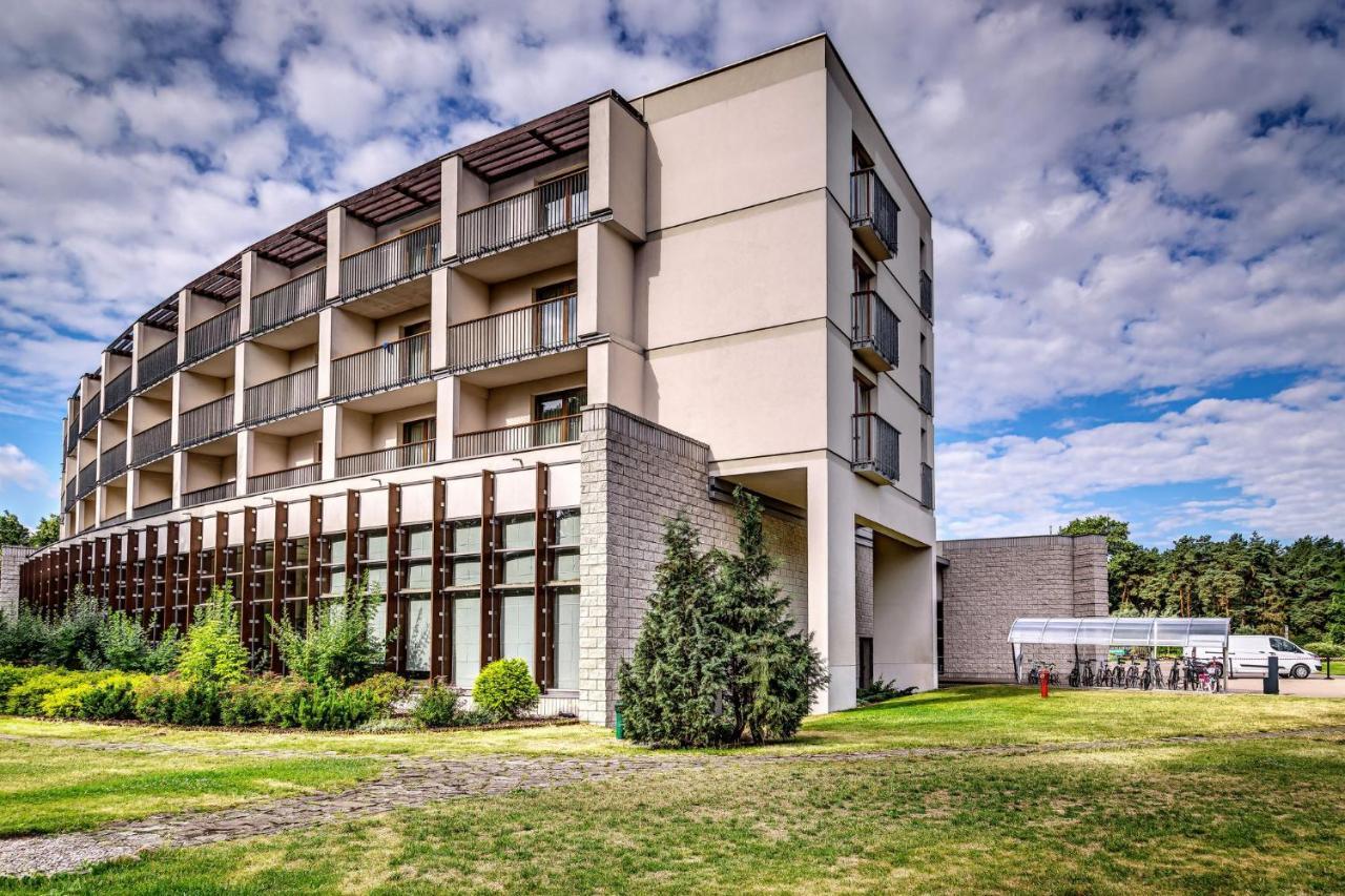 Holiday Inn Resort Warsaw Jozefow By Ihg Bagian luar foto