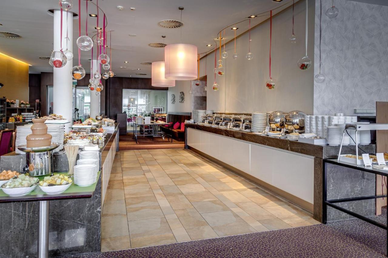 Holiday Inn Resort Warsaw Jozefow By Ihg Bagian luar foto