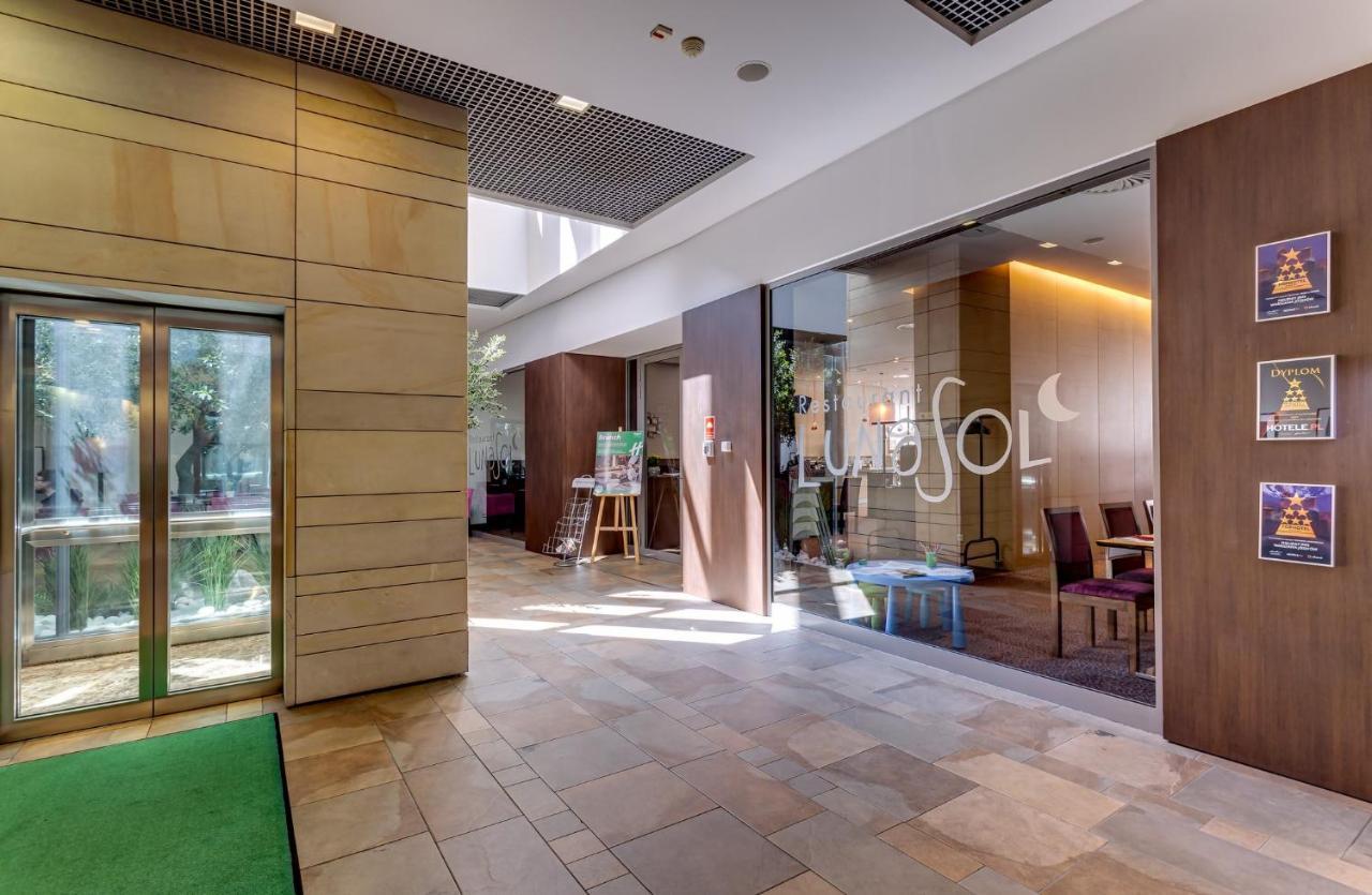 Holiday Inn Resort Warsaw Jozefow By Ihg Bagian luar foto
