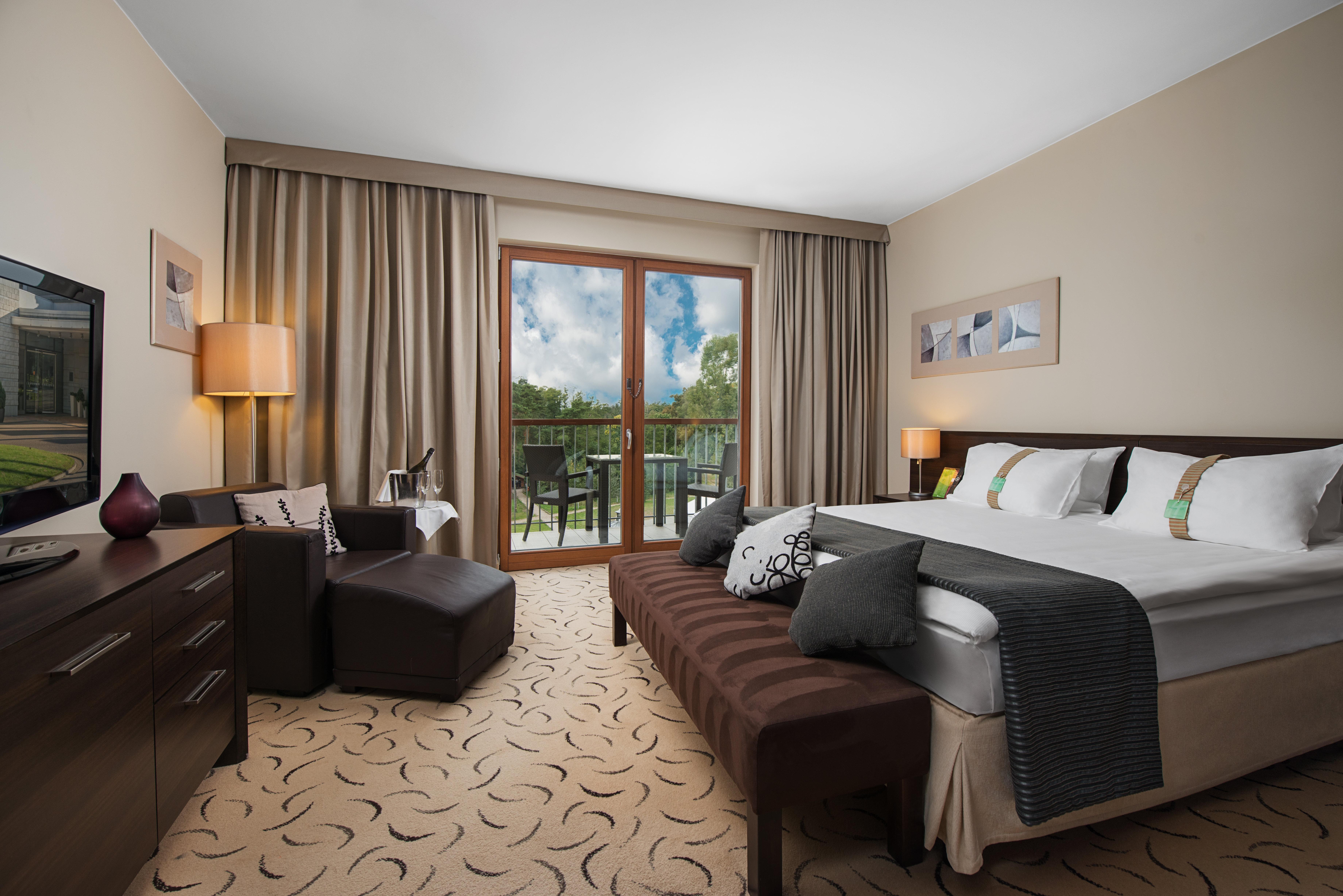 Holiday Inn Resort Warsaw Jozefow By Ihg Bagian luar foto