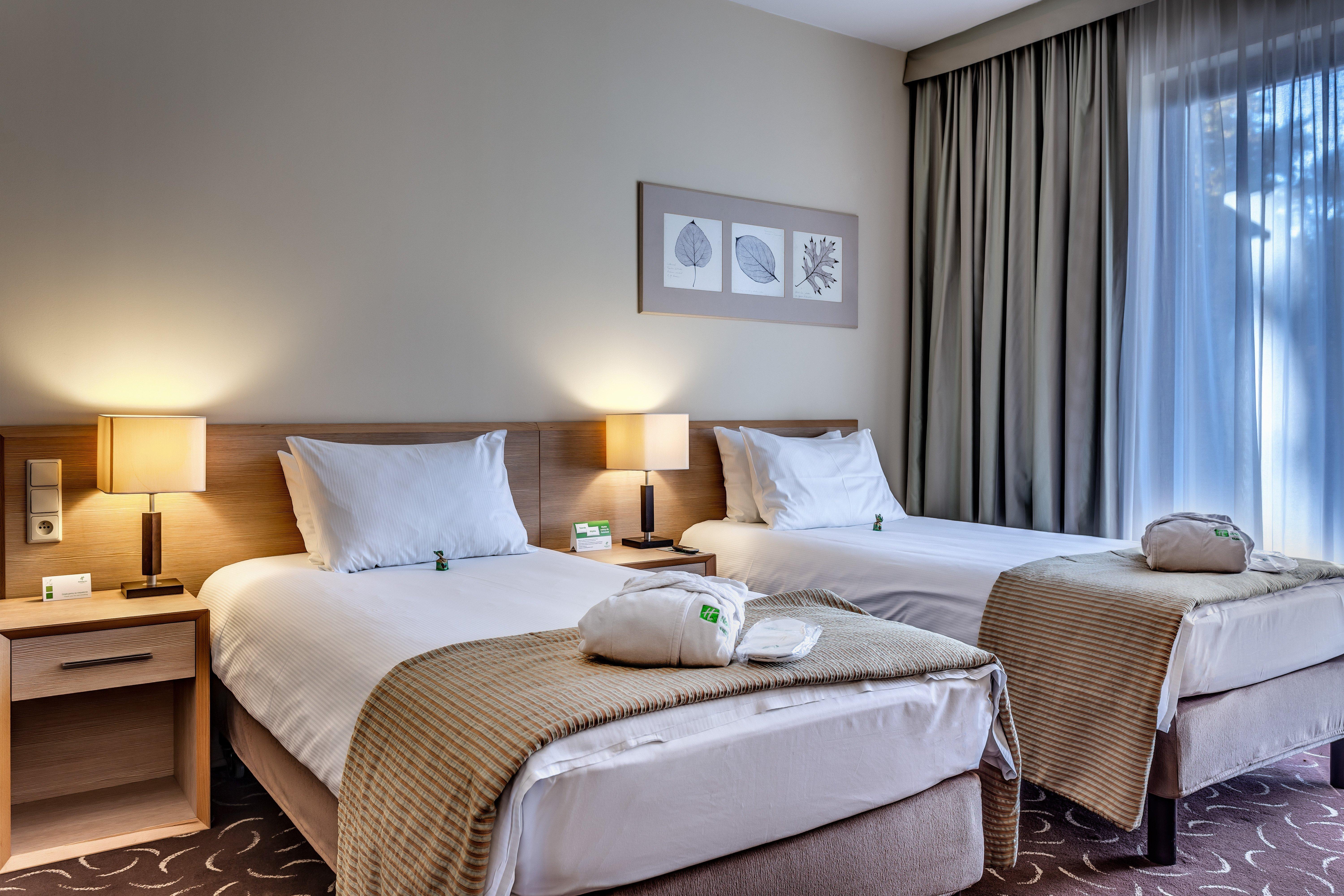 Holiday Inn Resort Warsaw Jozefow By Ihg Bagian luar foto