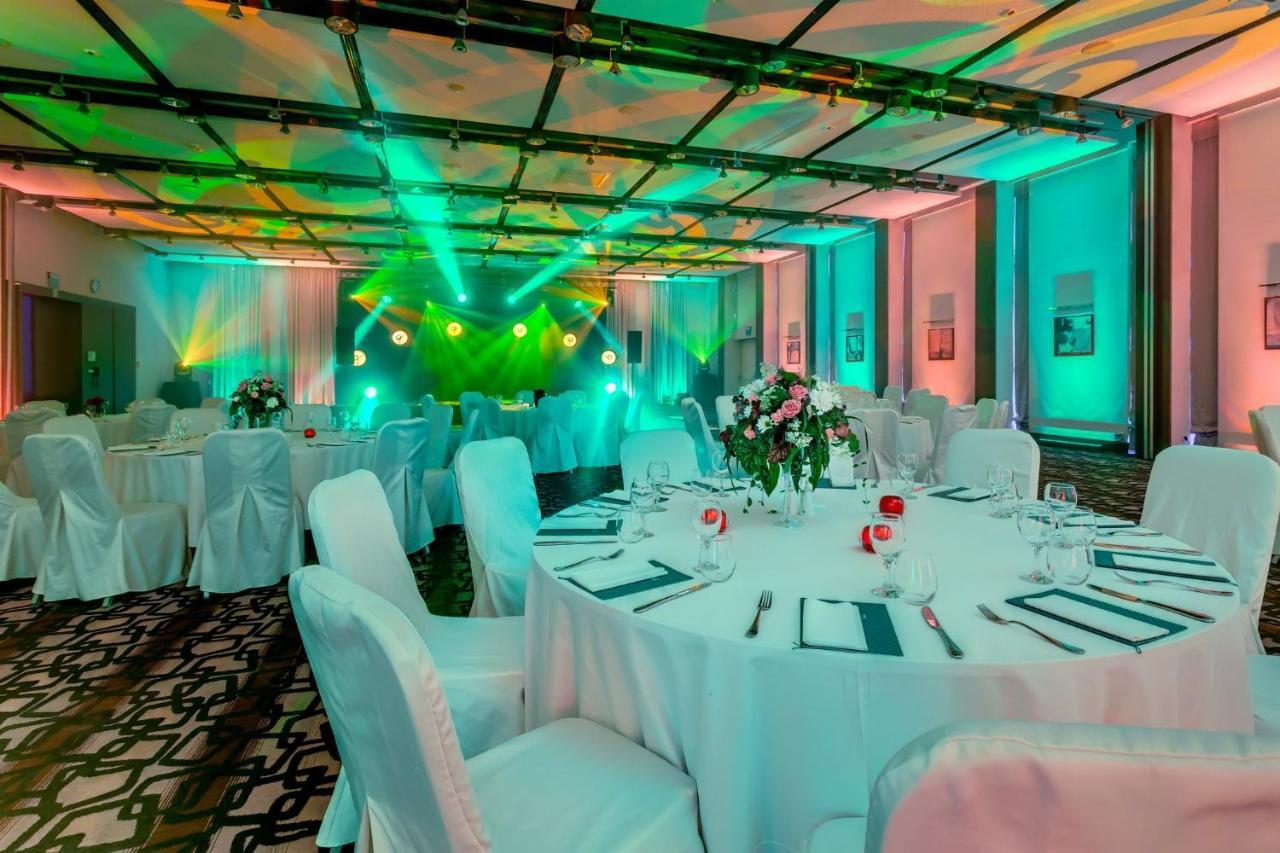 Holiday Inn Resort Warsaw Jozefow By Ihg Bagian luar foto