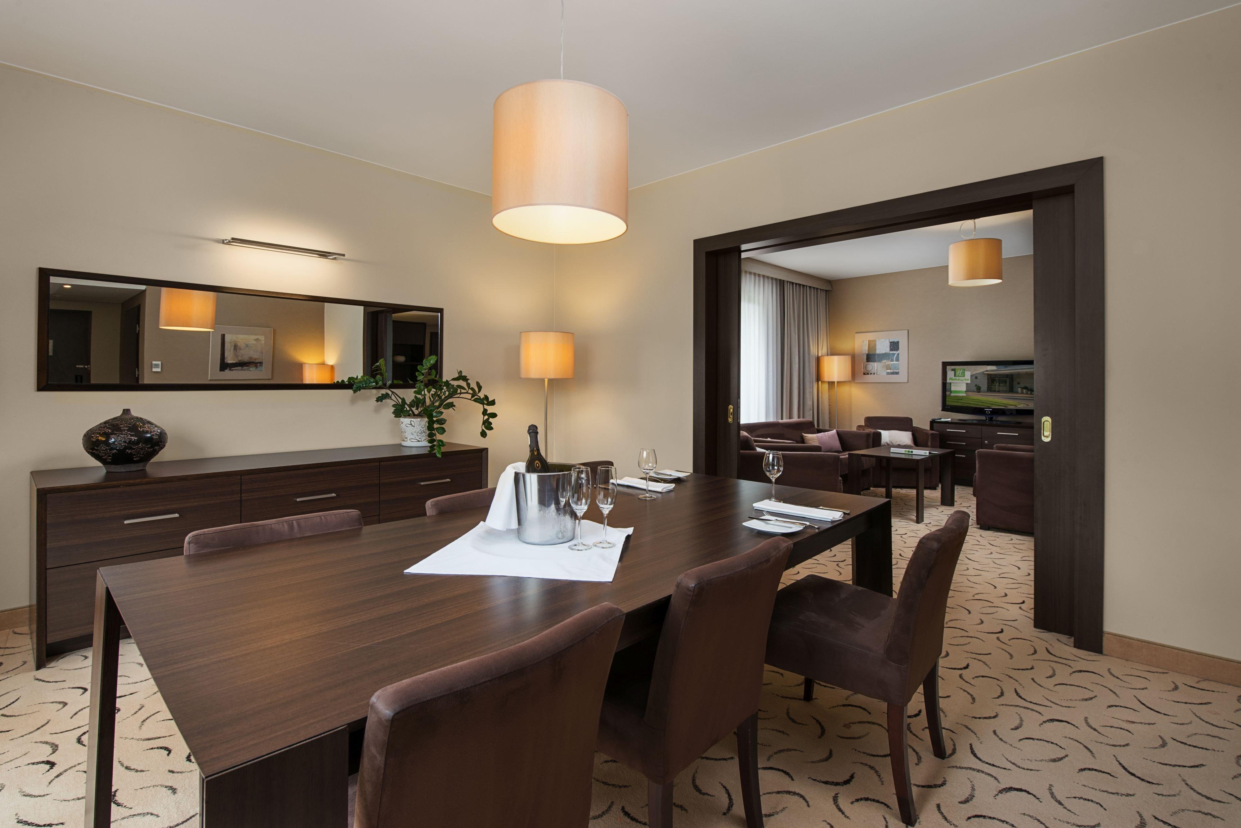 Holiday Inn Resort Warsaw Jozefow By Ihg Bagian luar foto